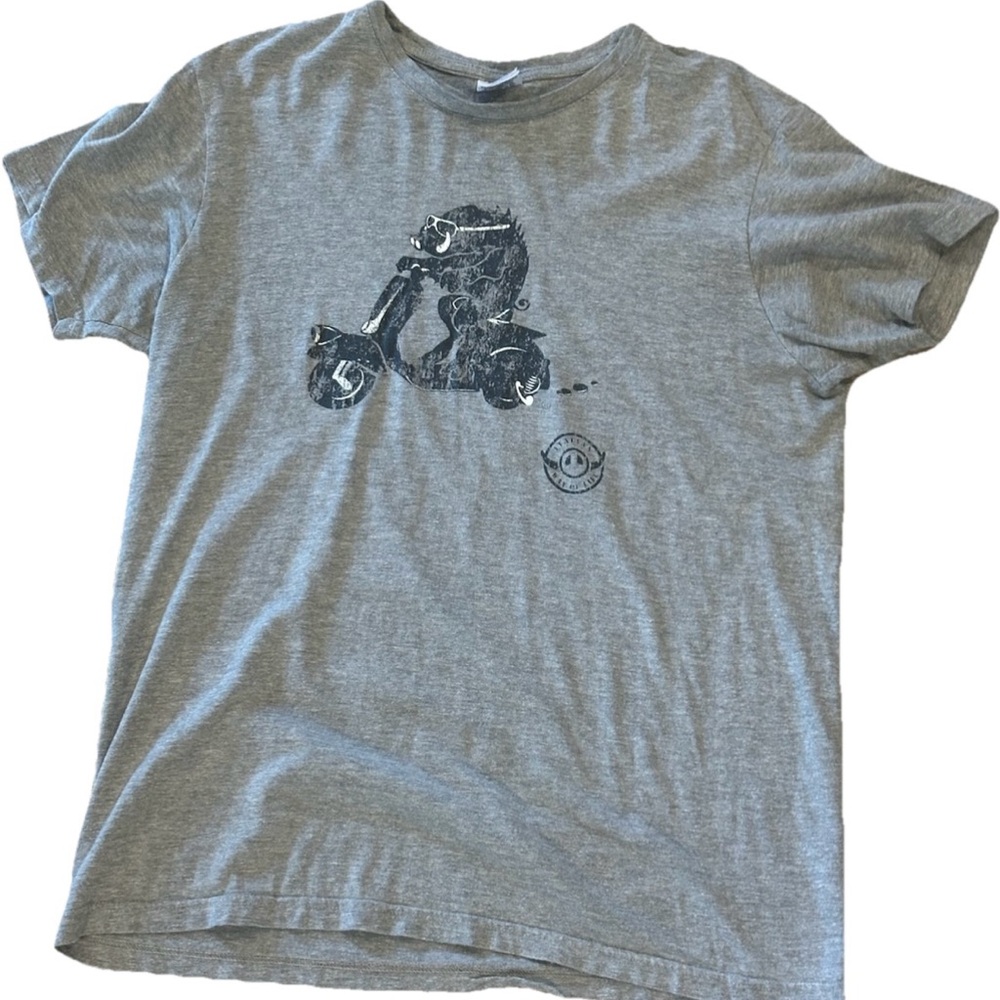 Razorback hog on a motorcycle gray medium T-shirt